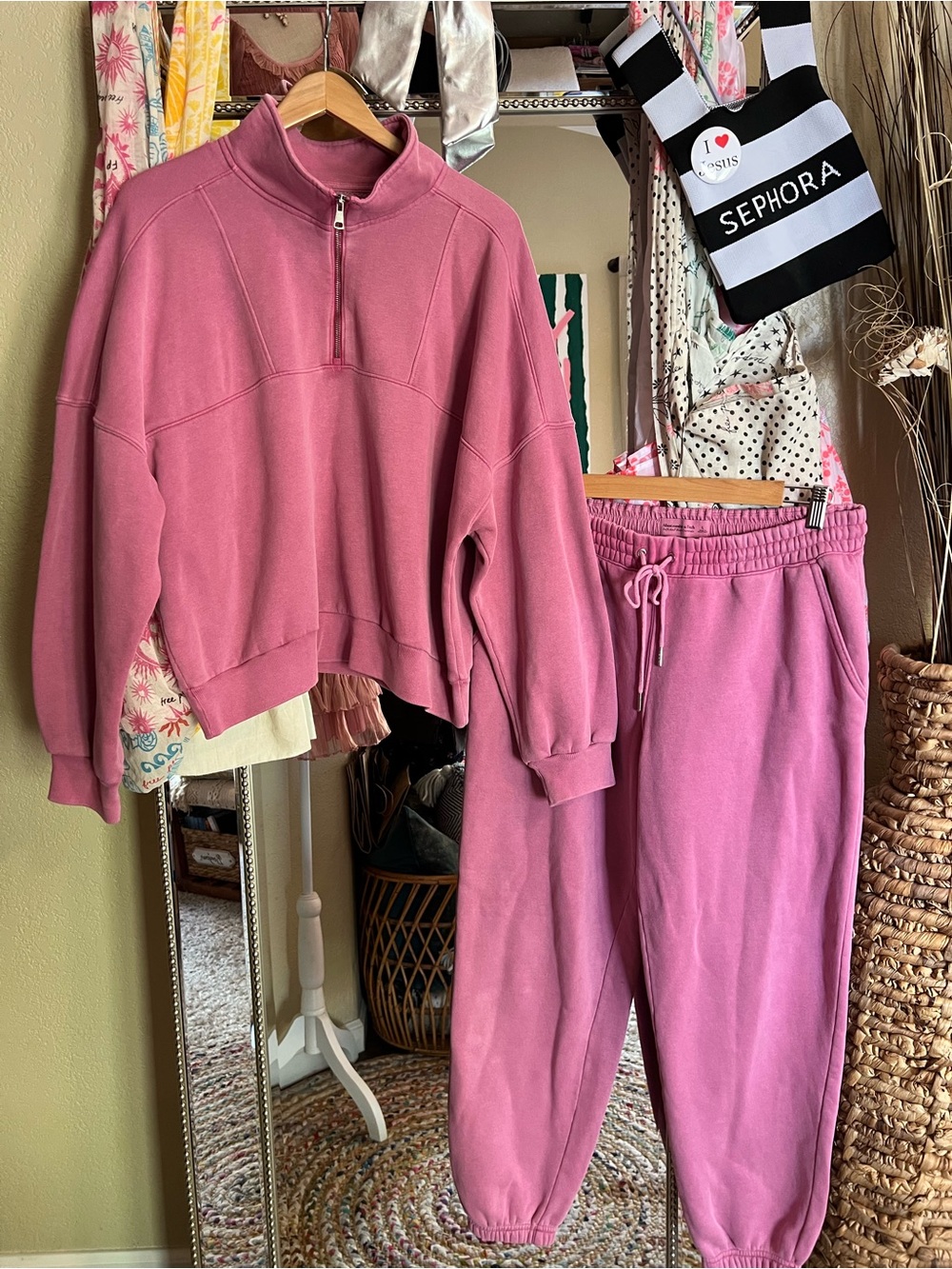 Abercrombie & Fitch Max Essential Set in Pink